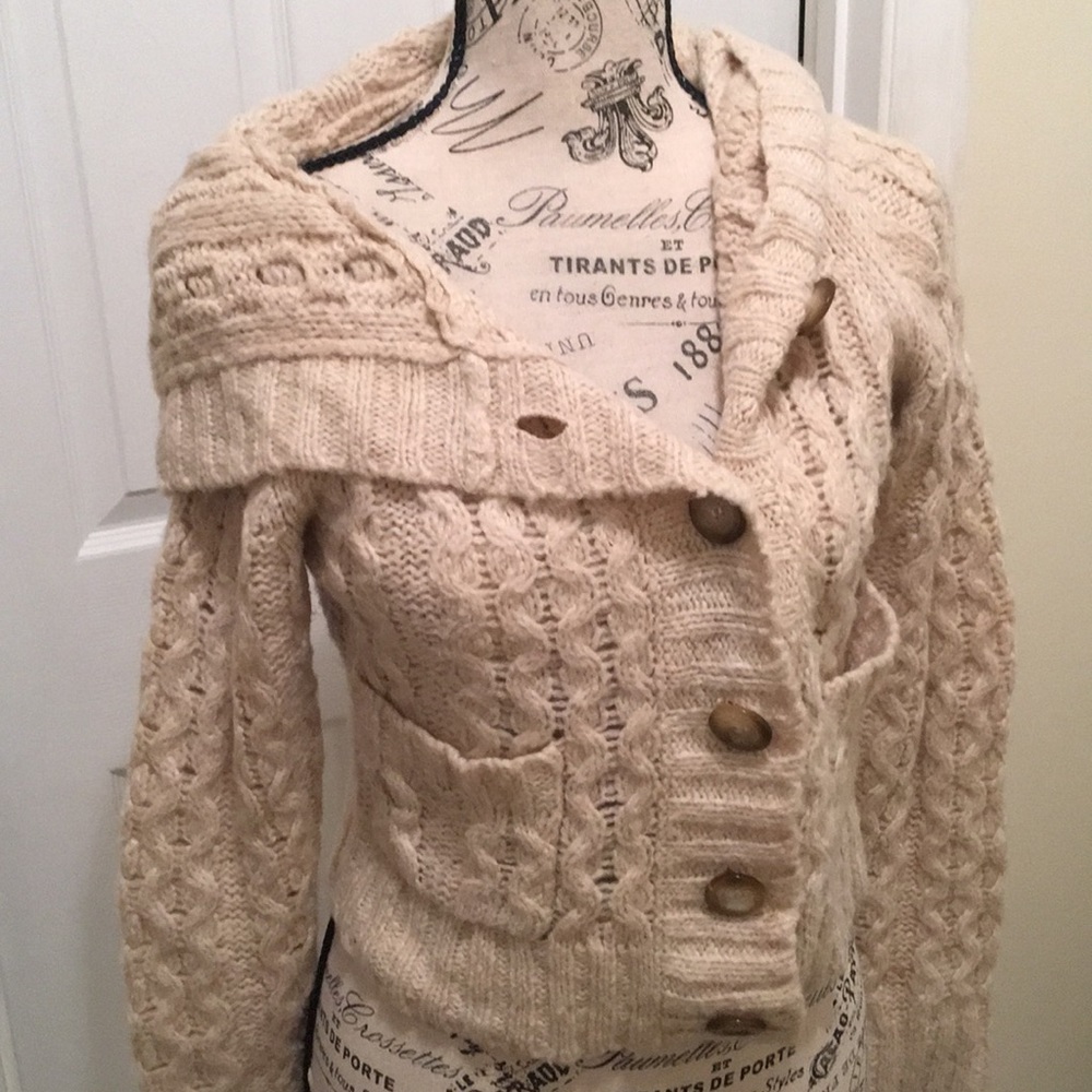 Free people beige cropped sweater Size Small